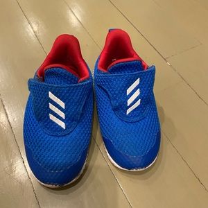 Adidas sneakers size 7 toddler